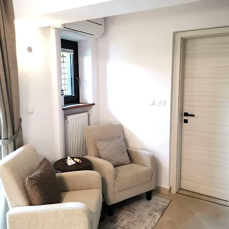 Nočitev z zajtrkom House Klasika - Adults Only 4*